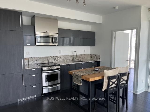290 Adelaide Street Unit 3305 photo 7