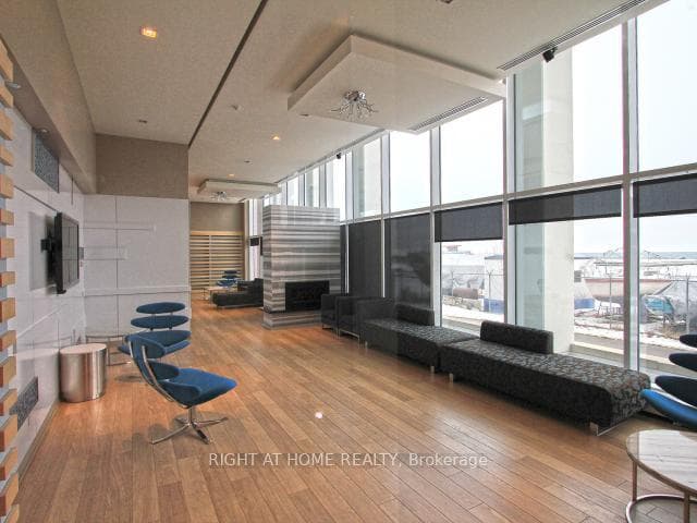 90 Stadium Road Unit 823 photo 25