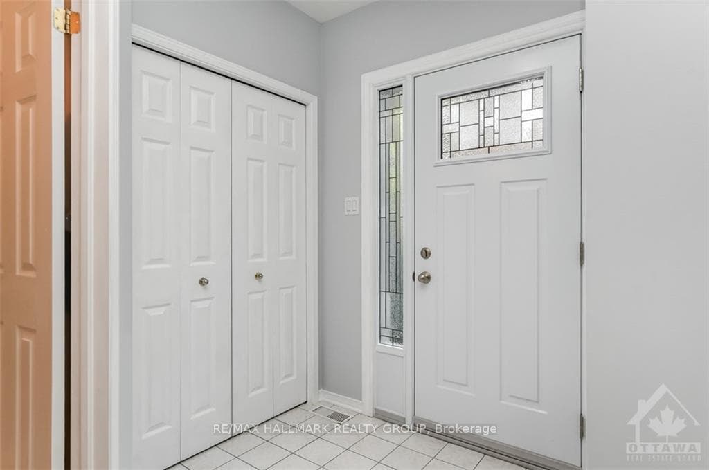1668 JOBIN Crescent photo 3