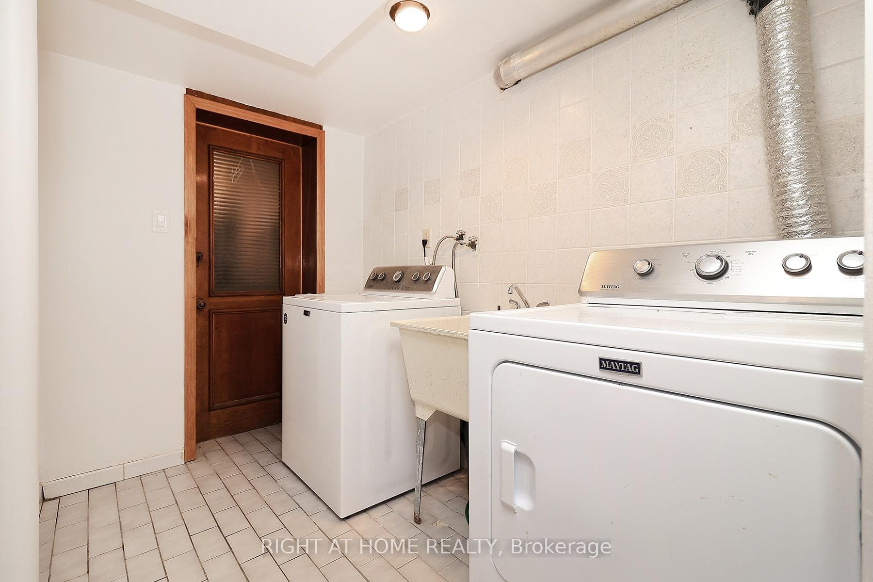 76 Courton Drive photo 33