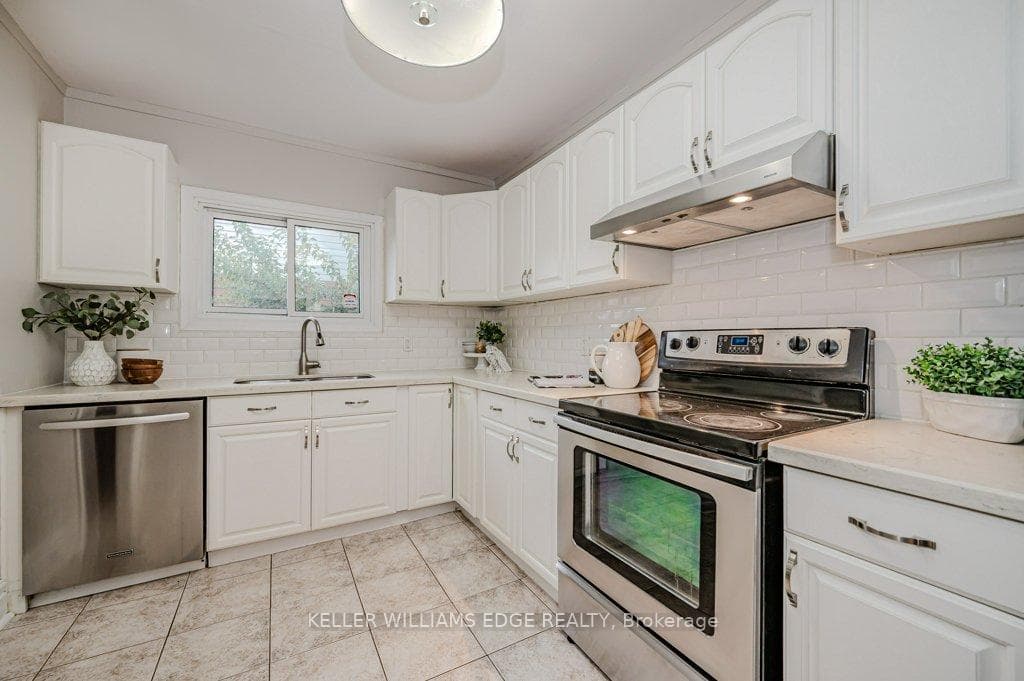 189 Roxborough Avenue photo 11