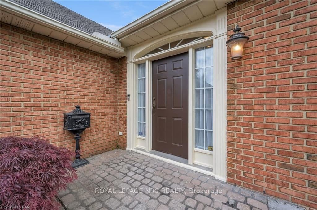 7 LESLIE Place photo 17