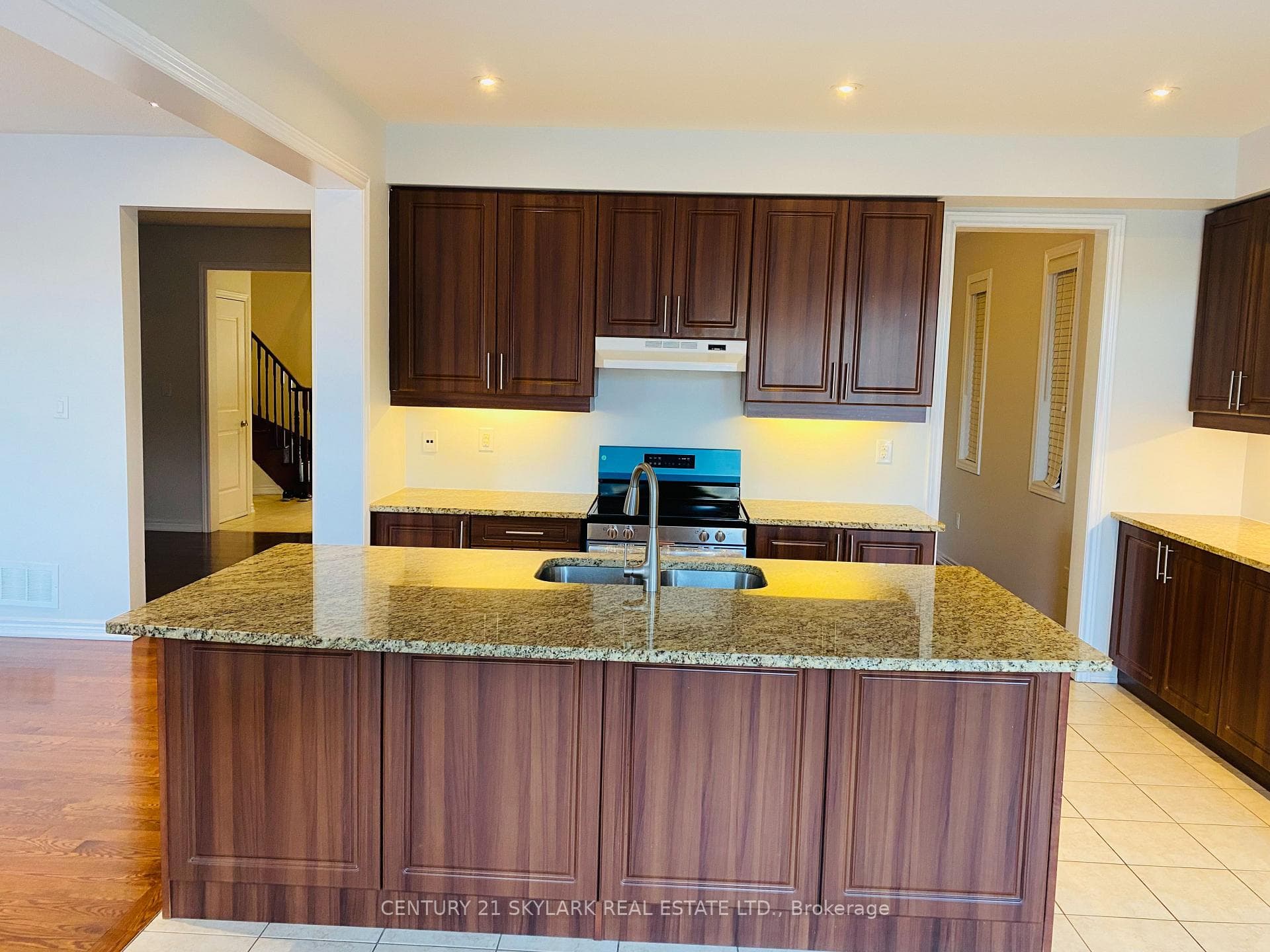 91 Antibes Drive photo 5