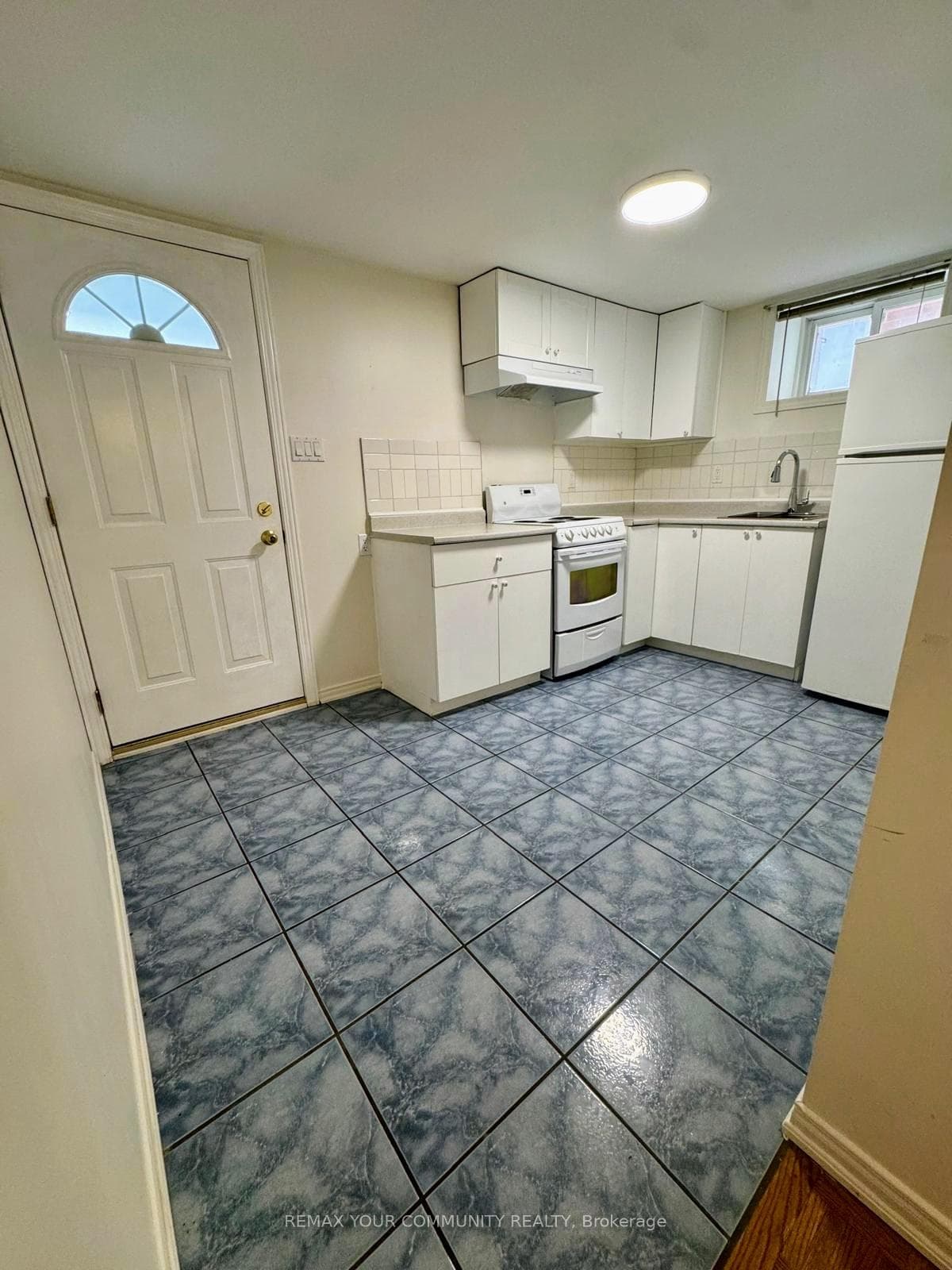 317 Boon Avenue photo 5