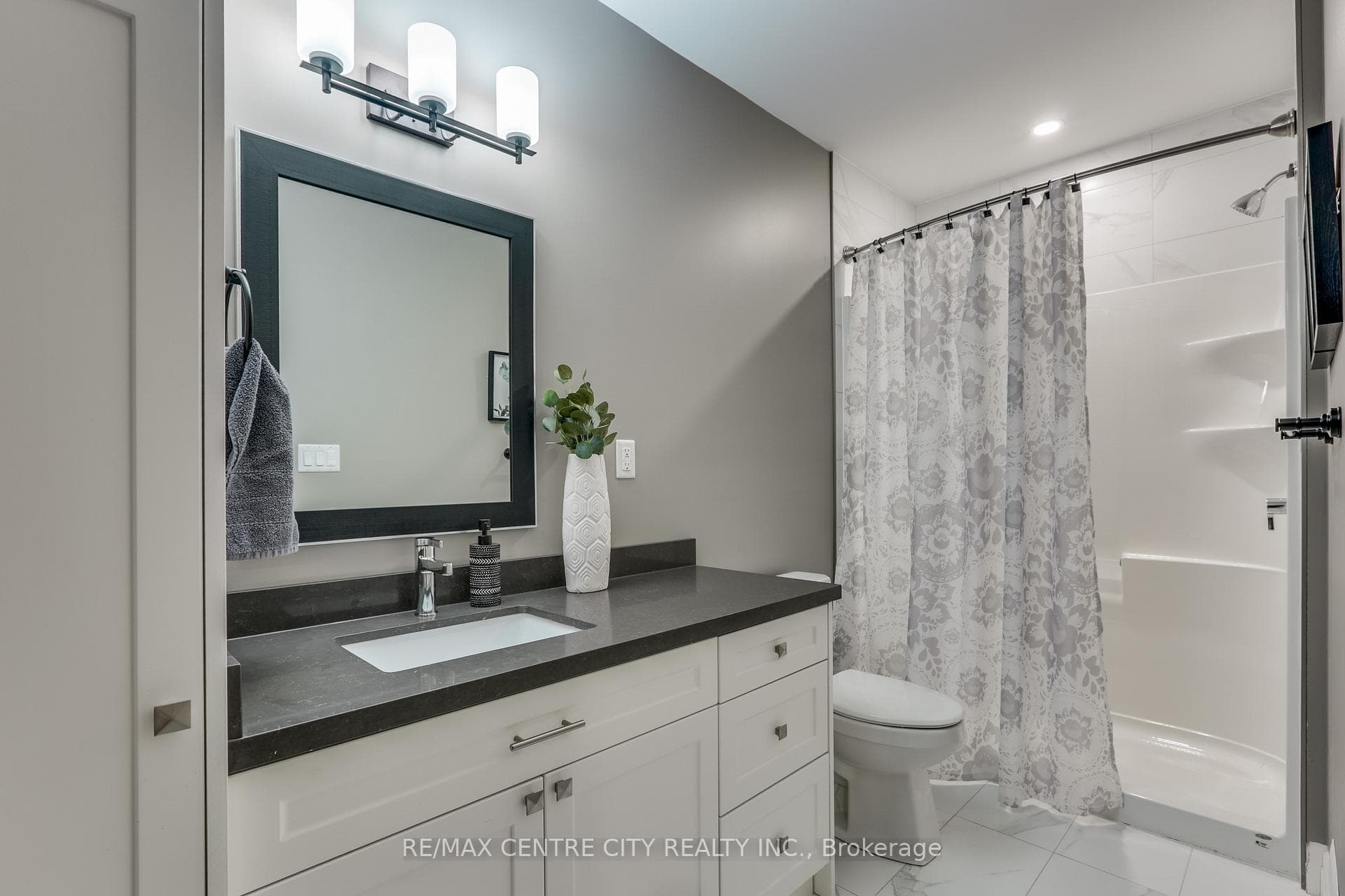 108 Stuart Avenue photo 33