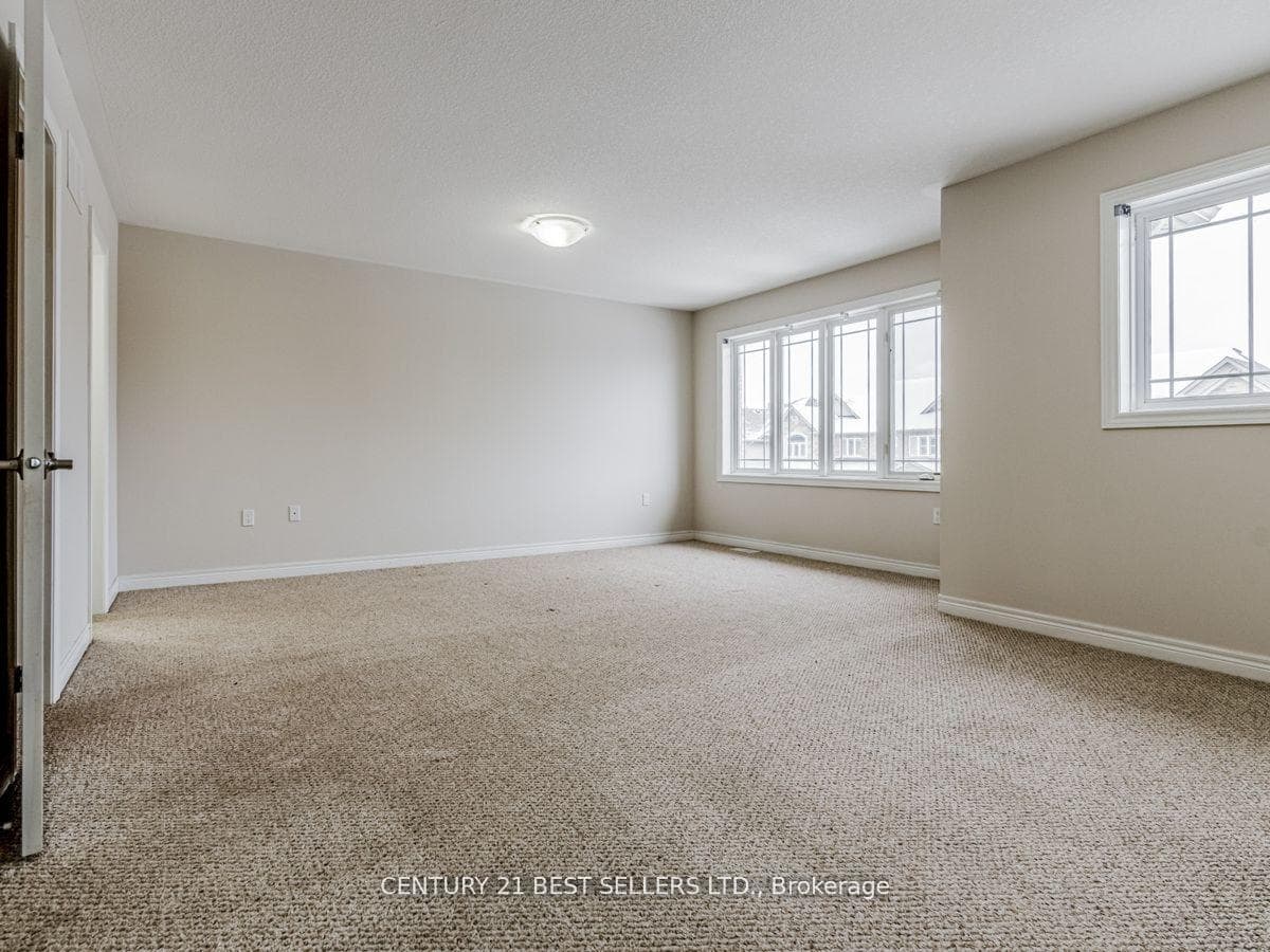 104 Charleswood Crescent photo 13