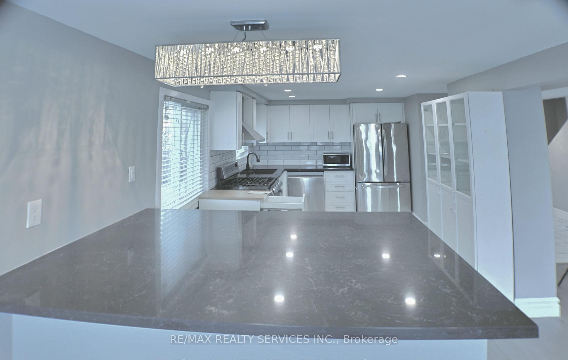 662 Elgin Street photo 23