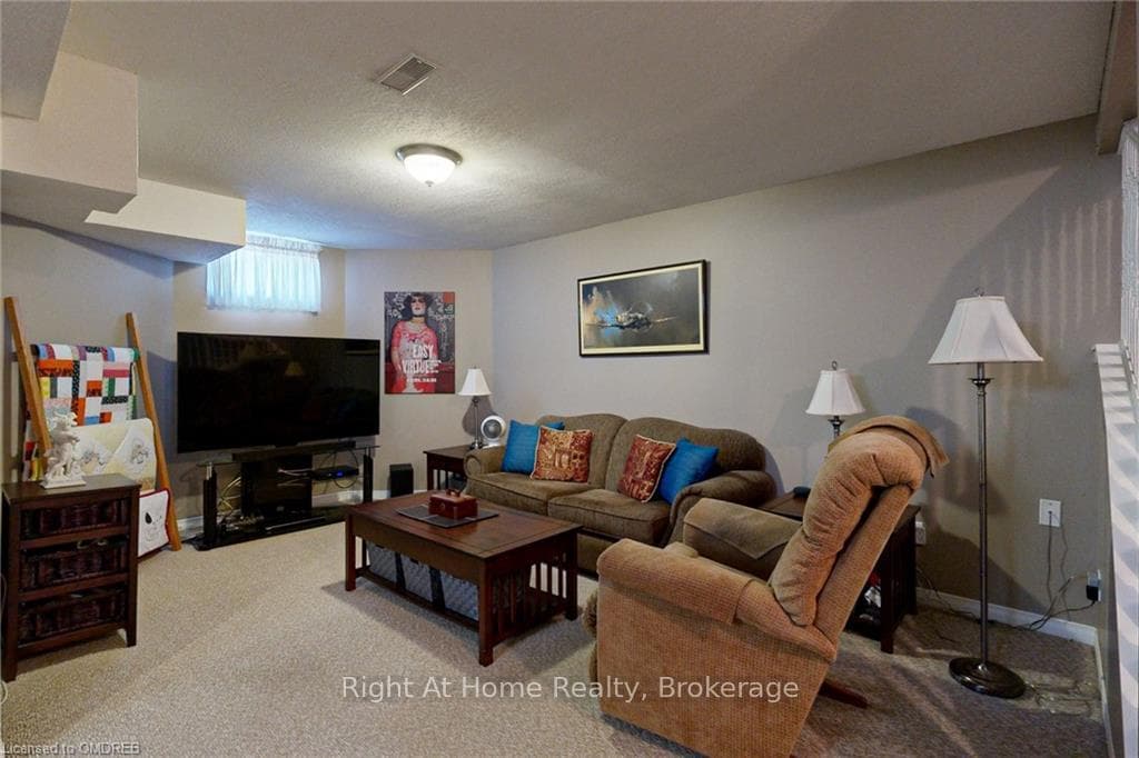 318 ERINBROOK Drive photo 25