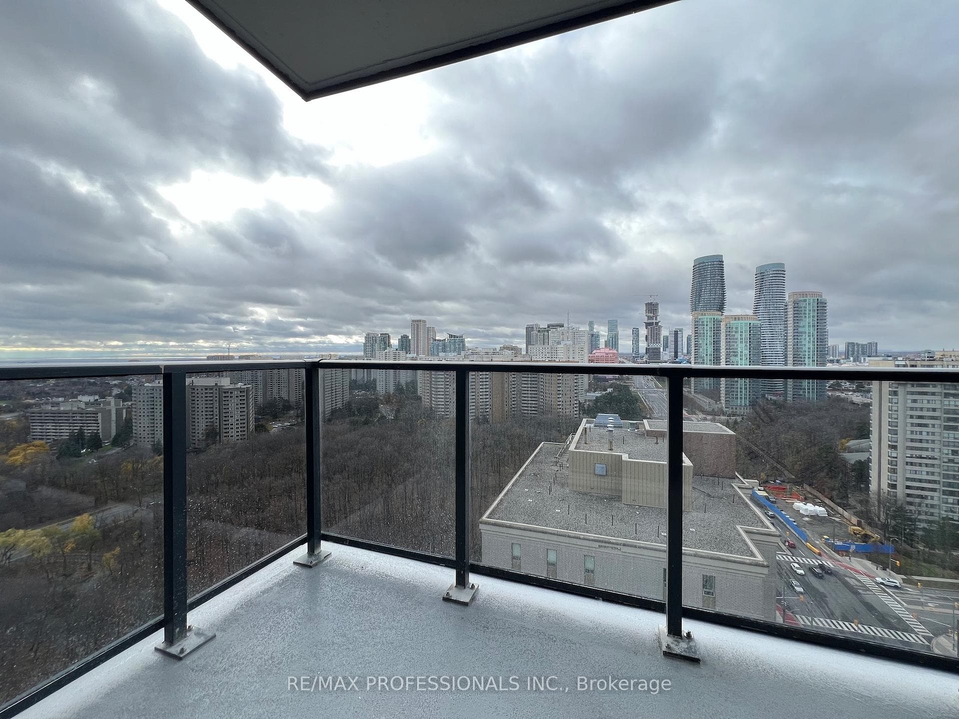 202 Burnhamthorpe Road Unit 2102 photo 20