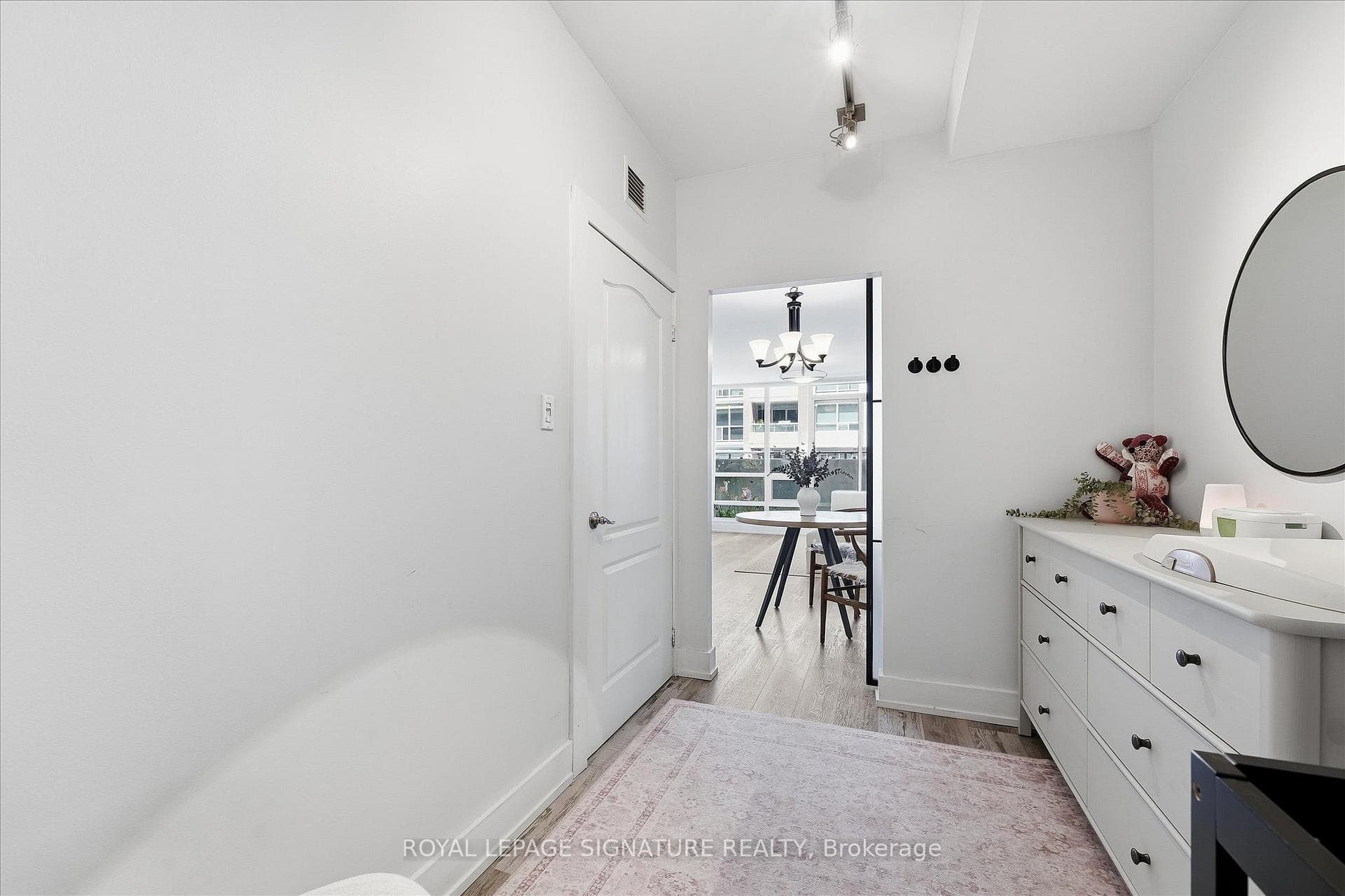 263 Wellington Street Unit 301 photo 18