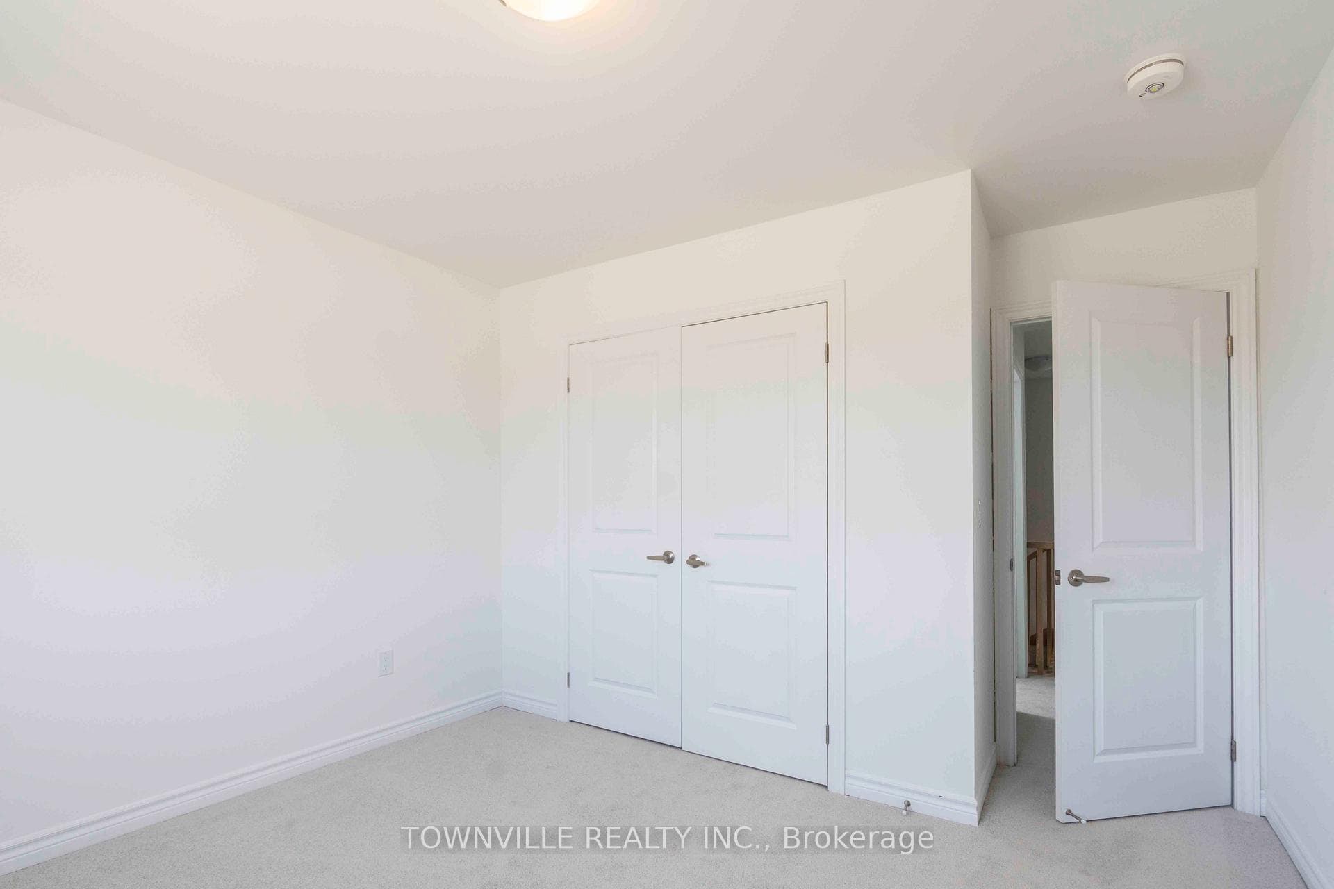 19 Glacier Crescent photo 22