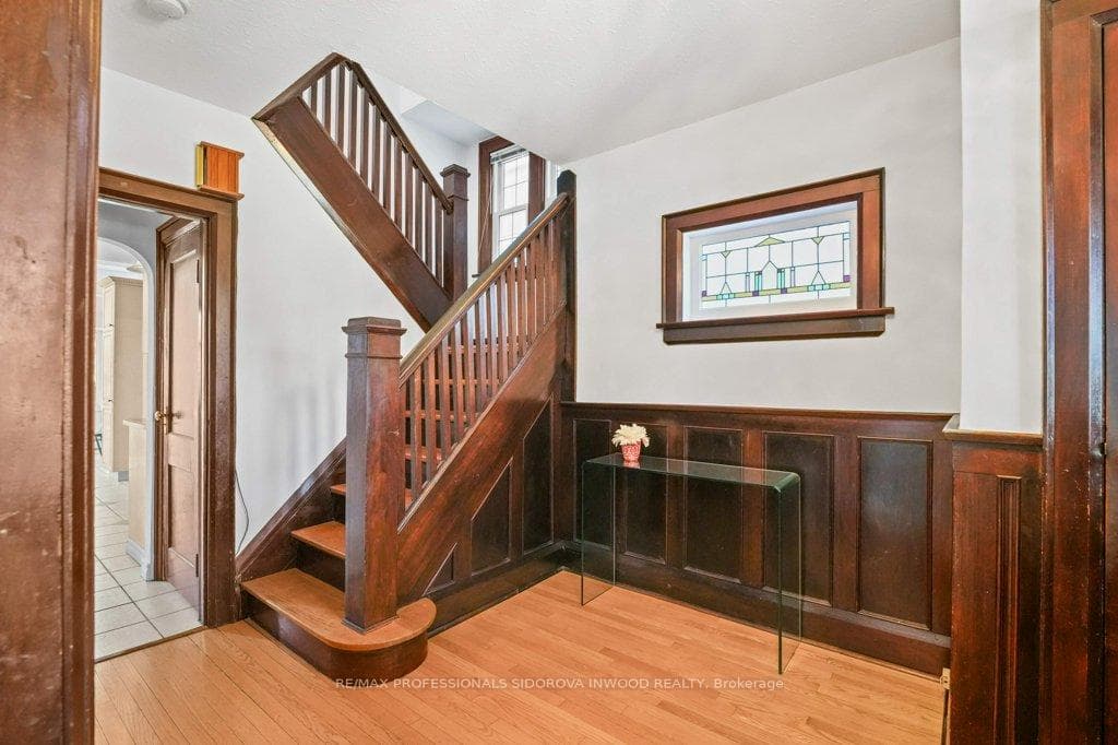 583 Willard Avenue photo 4