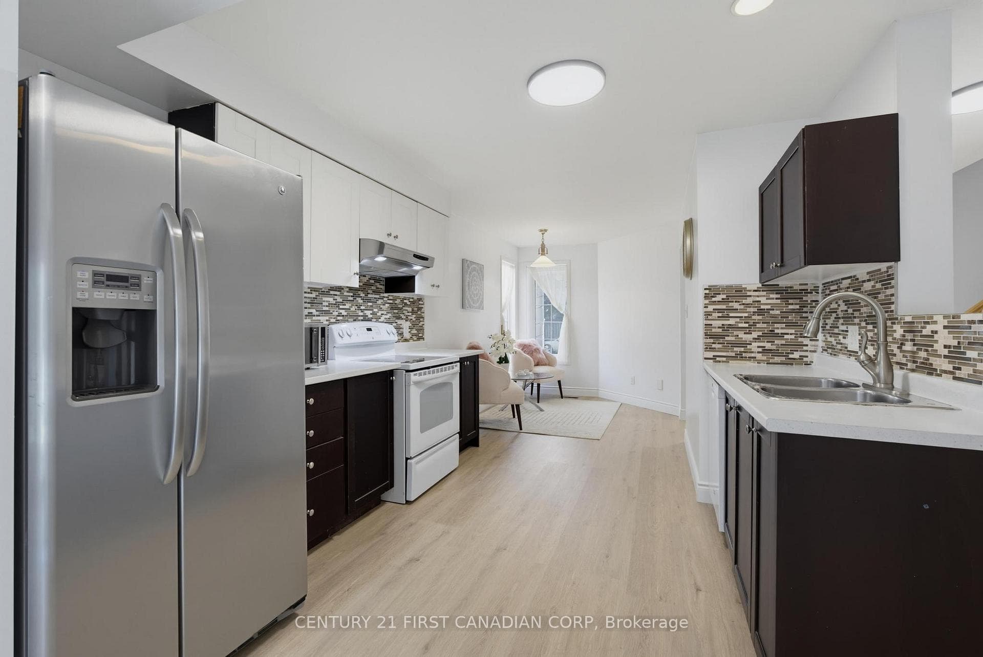 761 BLACKSMITH Street photo 10