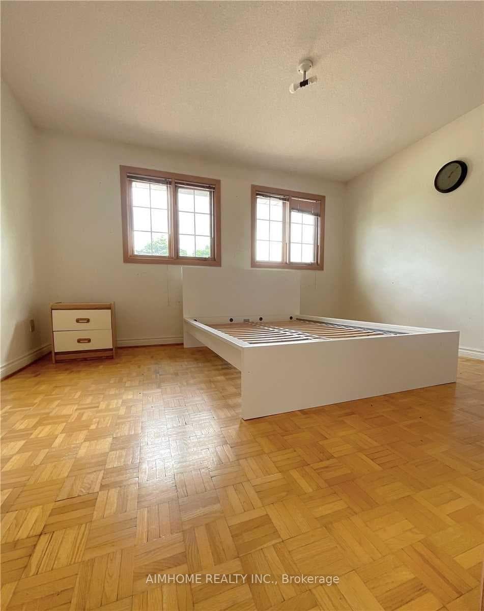 18 Reidmount Avenue photo 9