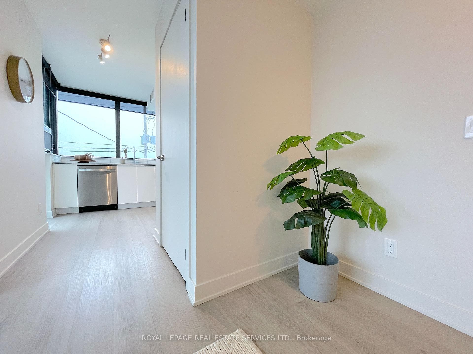 3385 Dundas Street Unit 208 photo 11