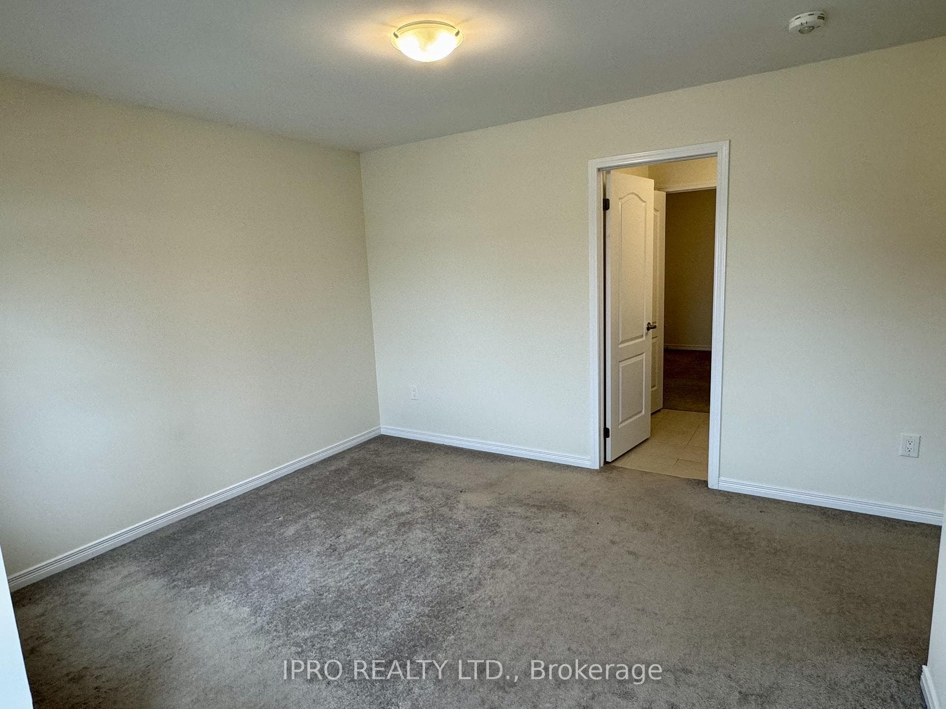 1 Fleming Crescent photo 17