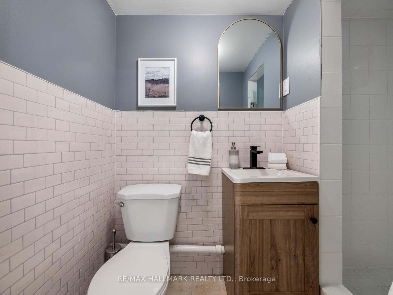 38 Larchmount Avenue photo 24