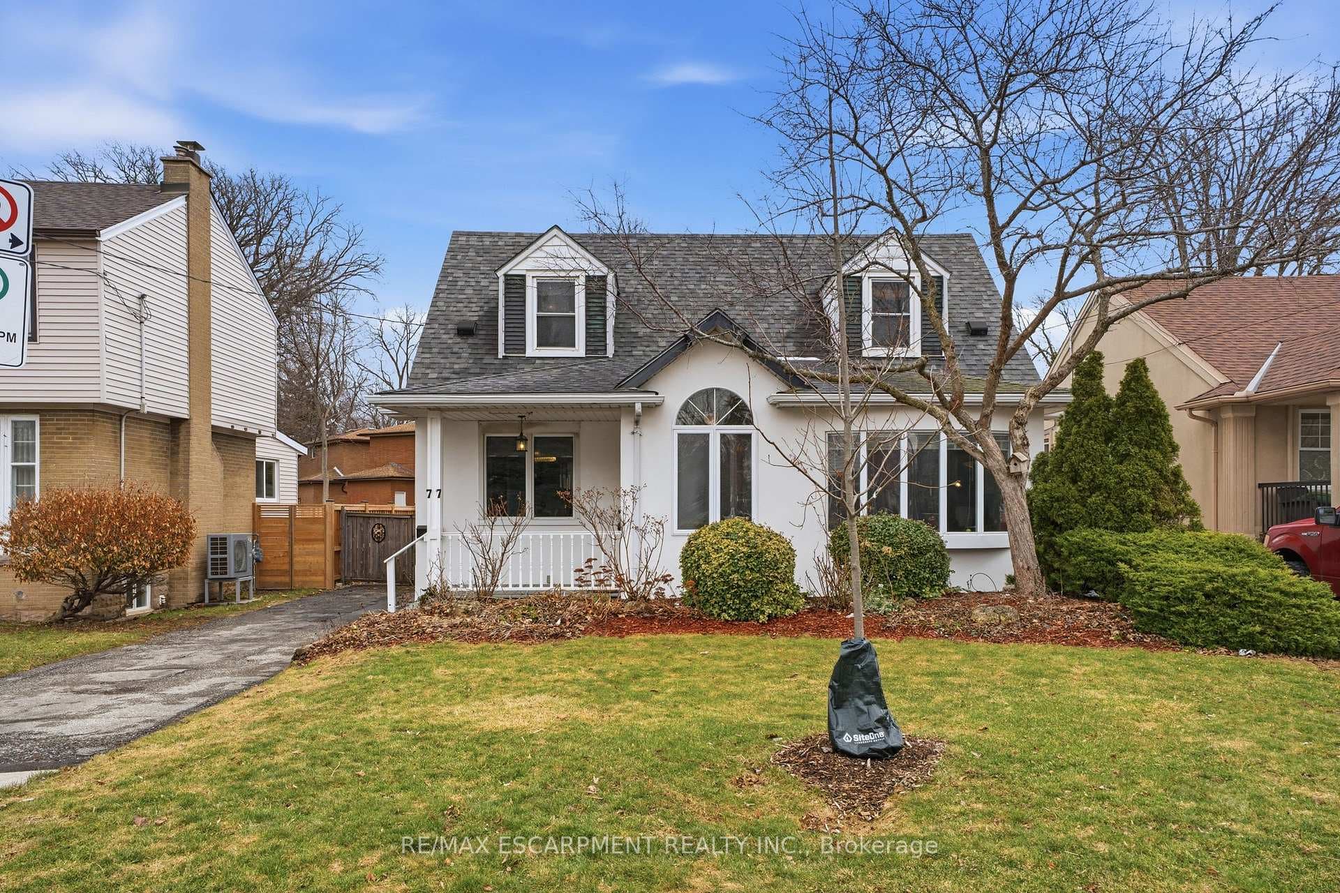 77 Arcade Crescent photo 1