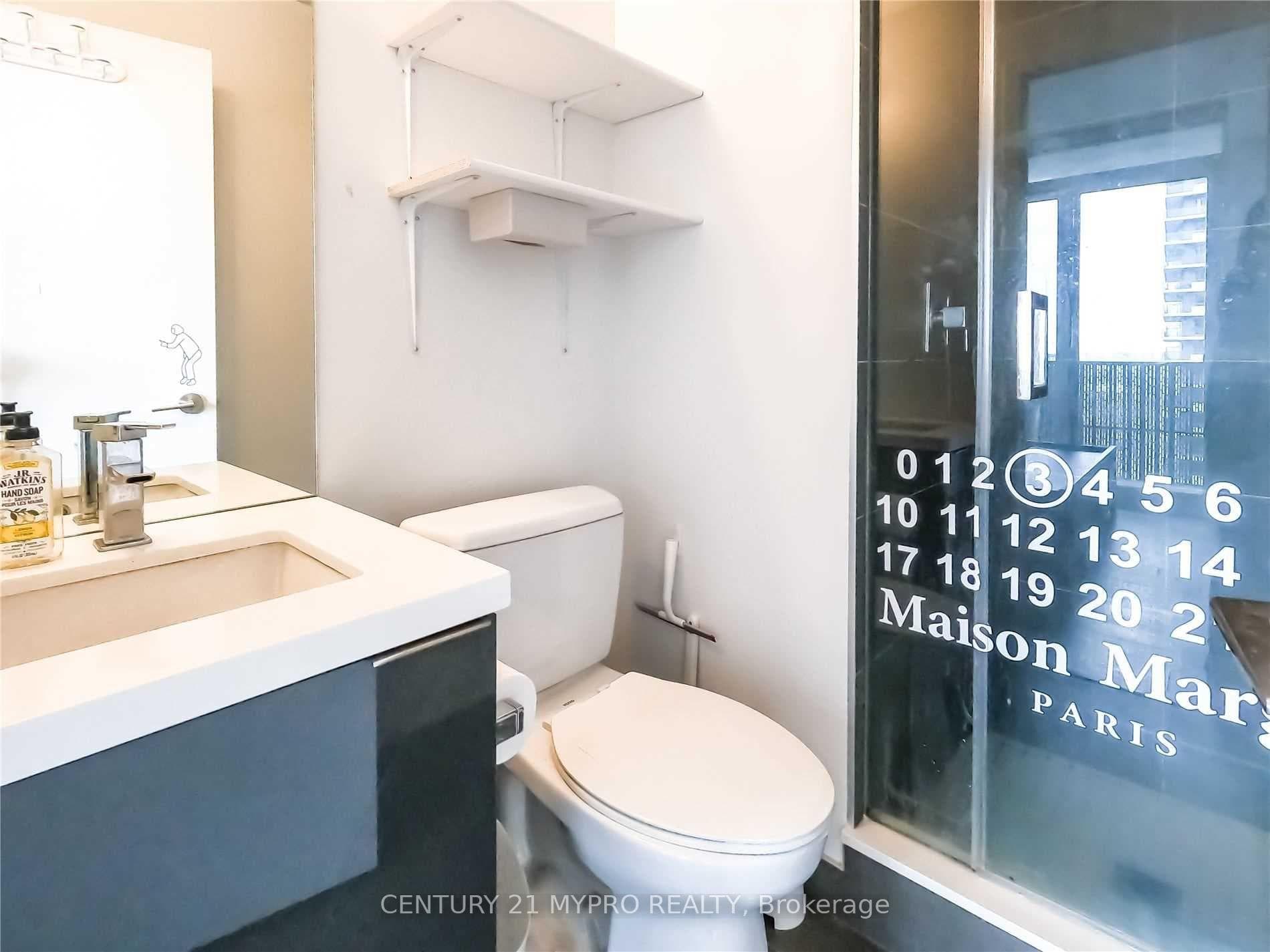 8 Eglinton Avenue Unit 1702 photo 6