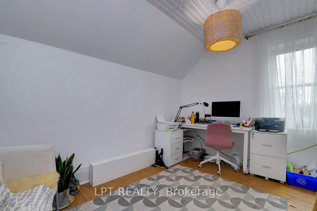 8197 Victoria Street photo 15