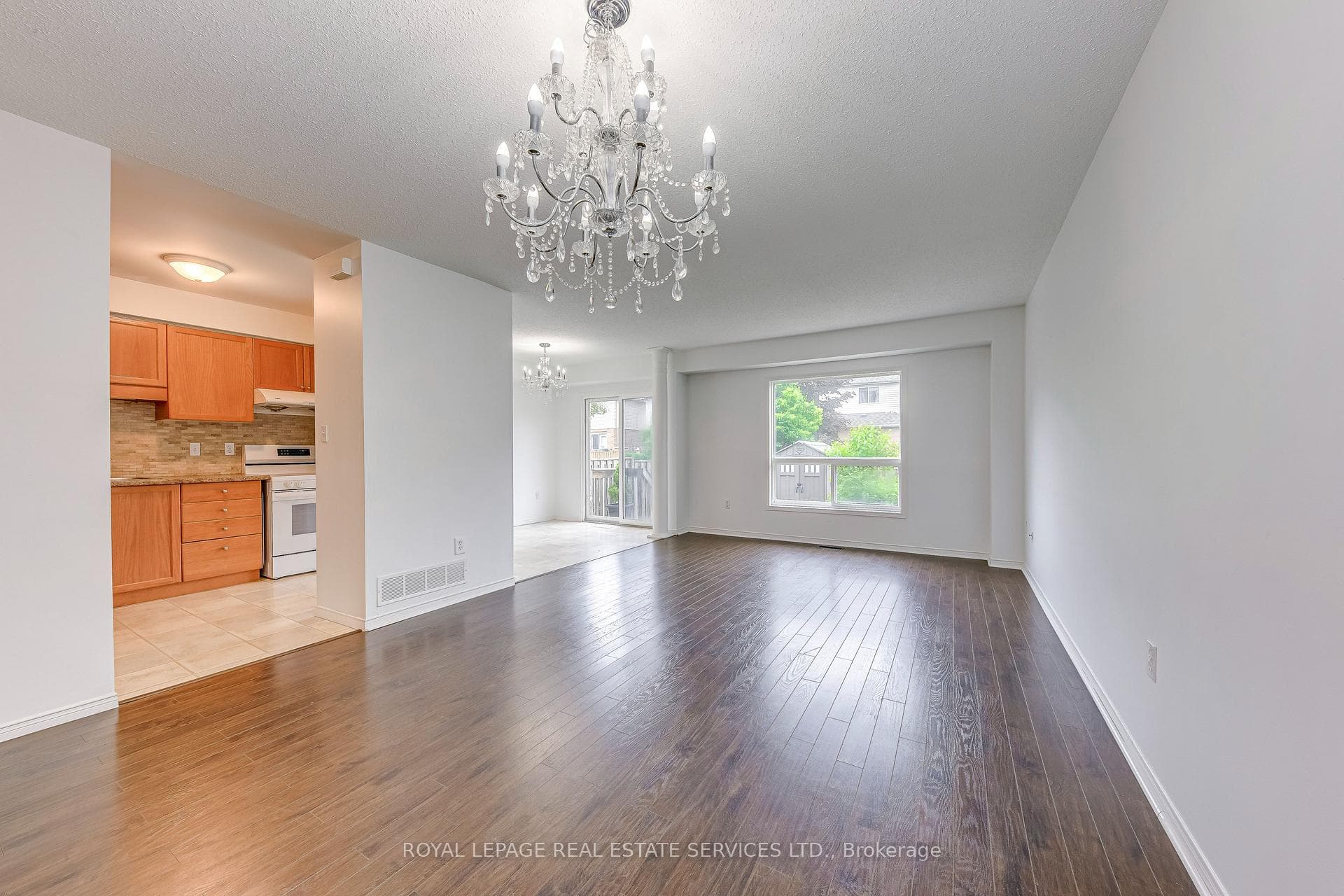 31 EUGENE Drive photo 5
