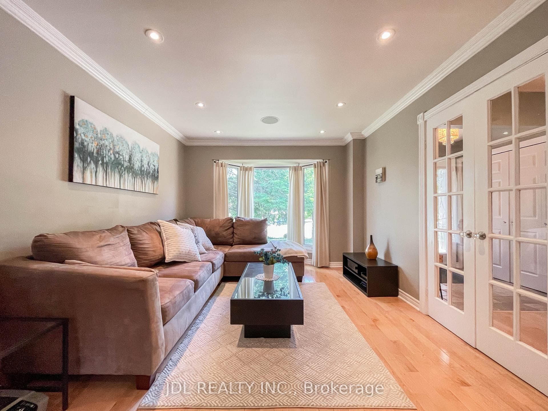 126 Weir Crescent photo 25