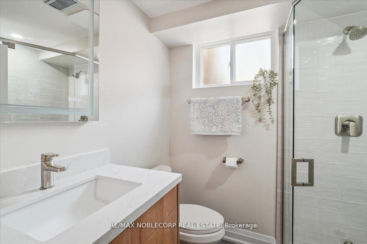 180 Mason Avenue photo 26