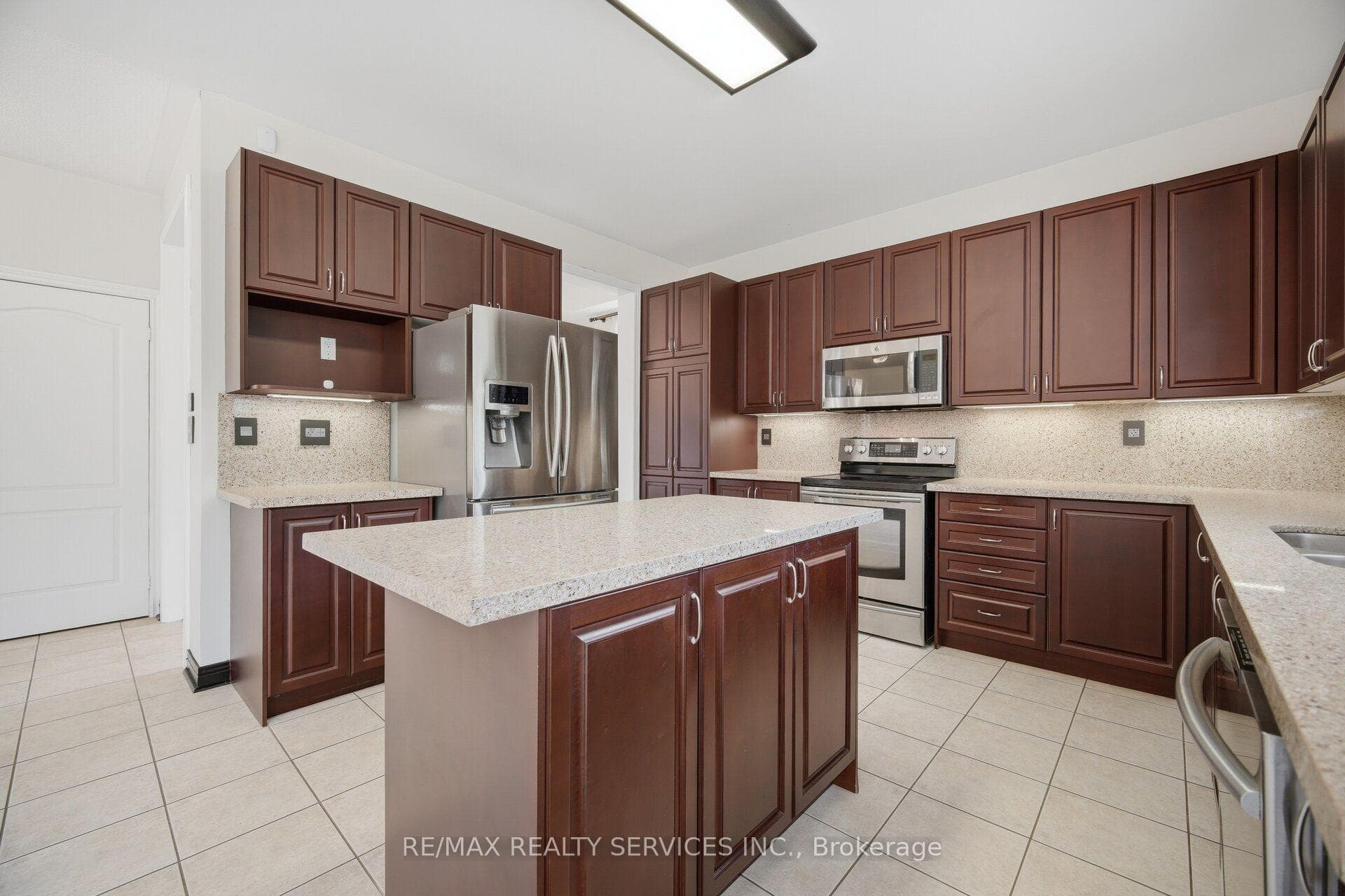 15 Upper Canada Drive photo 15