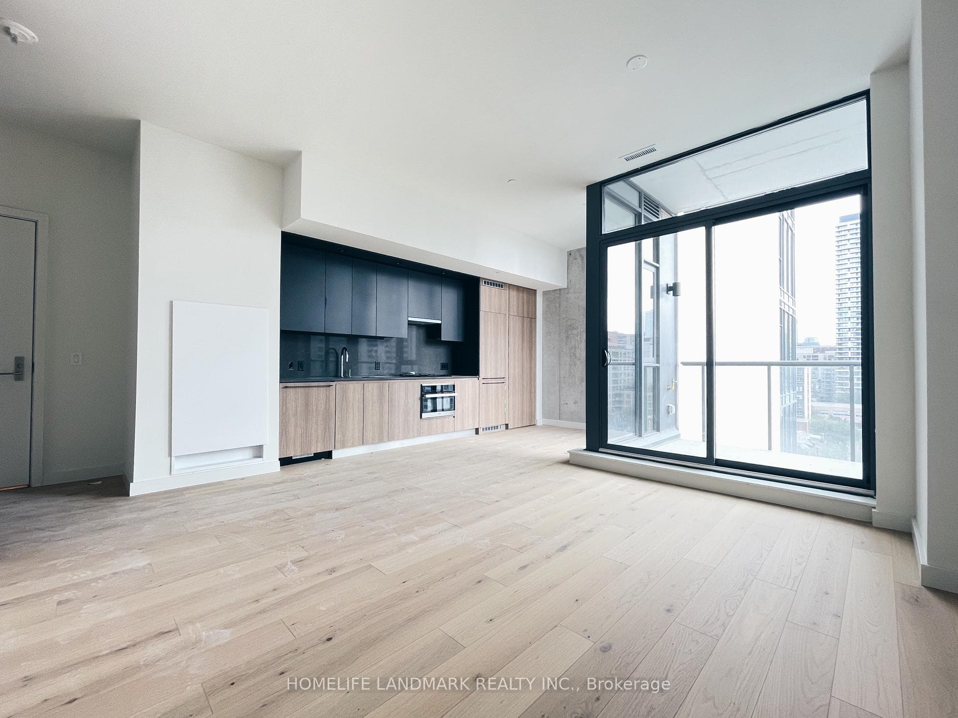 81 Wellesley Street Unit 804 photo 1