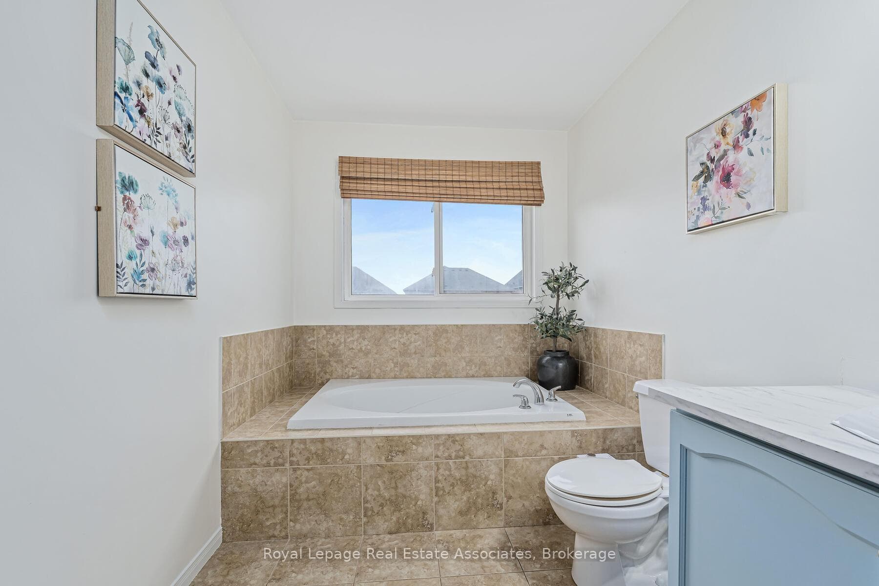 17 Snowberry Crescent photo 24