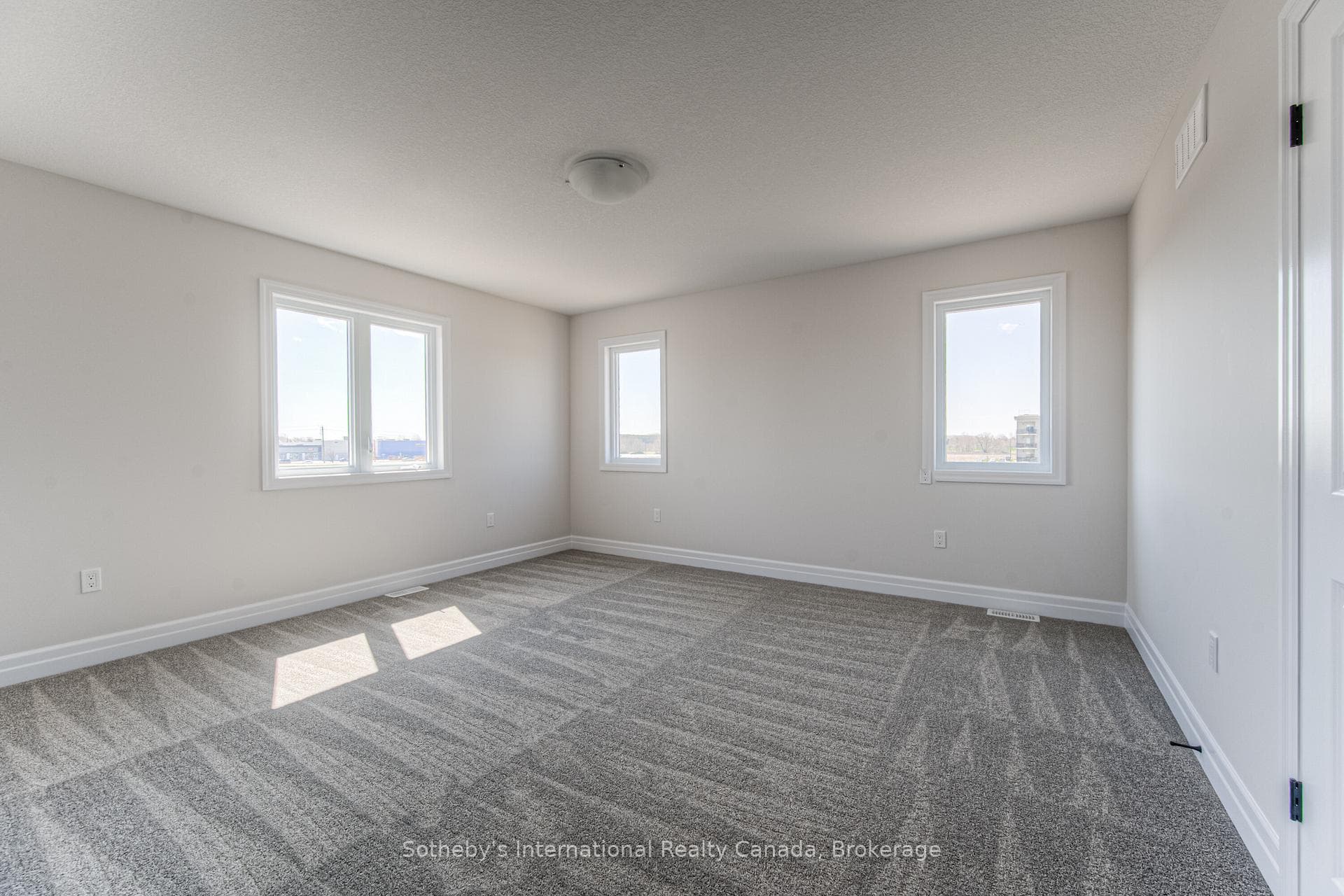672 Wray Avenue photo 24