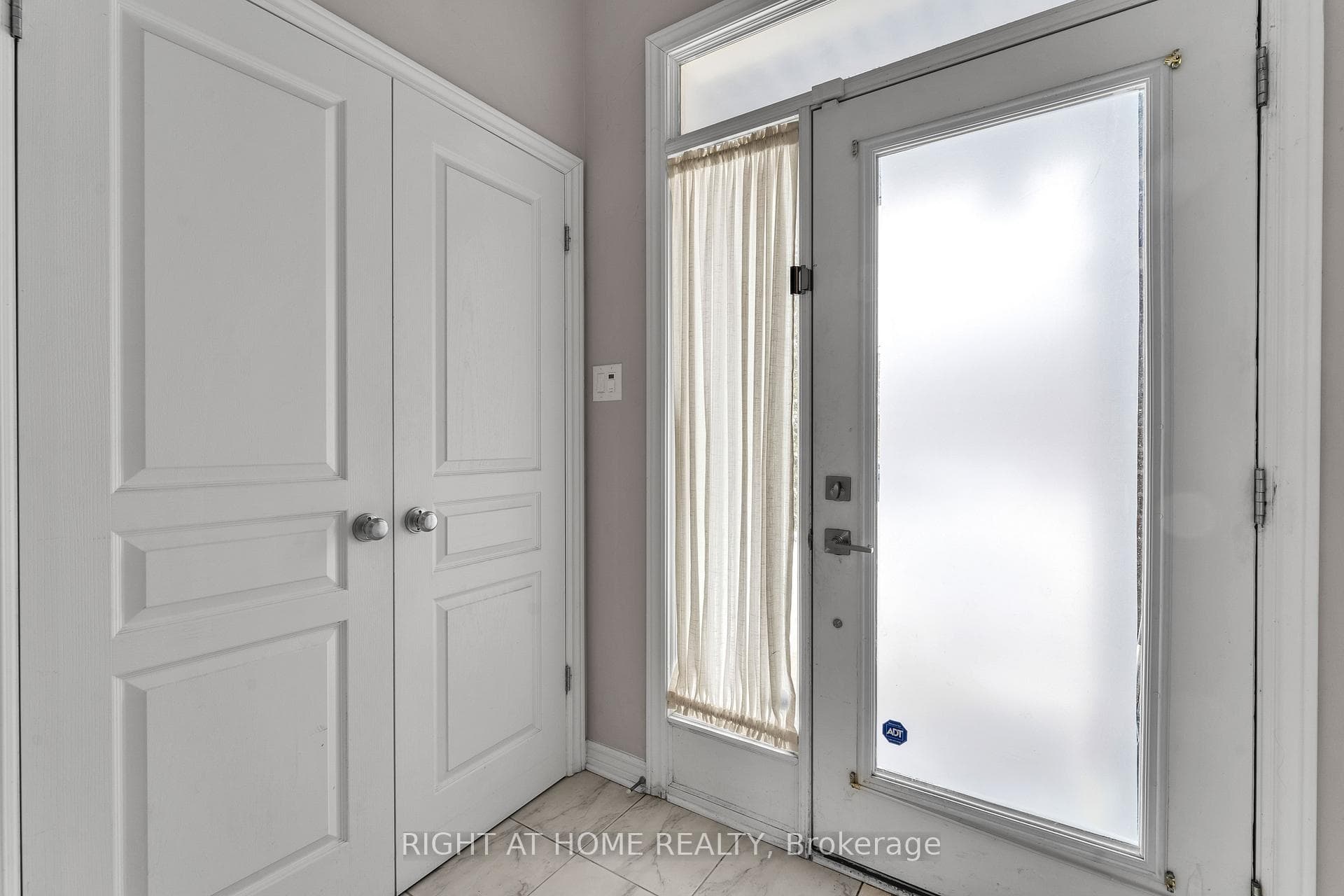 430 Cooks Mills Crescent photo 4
