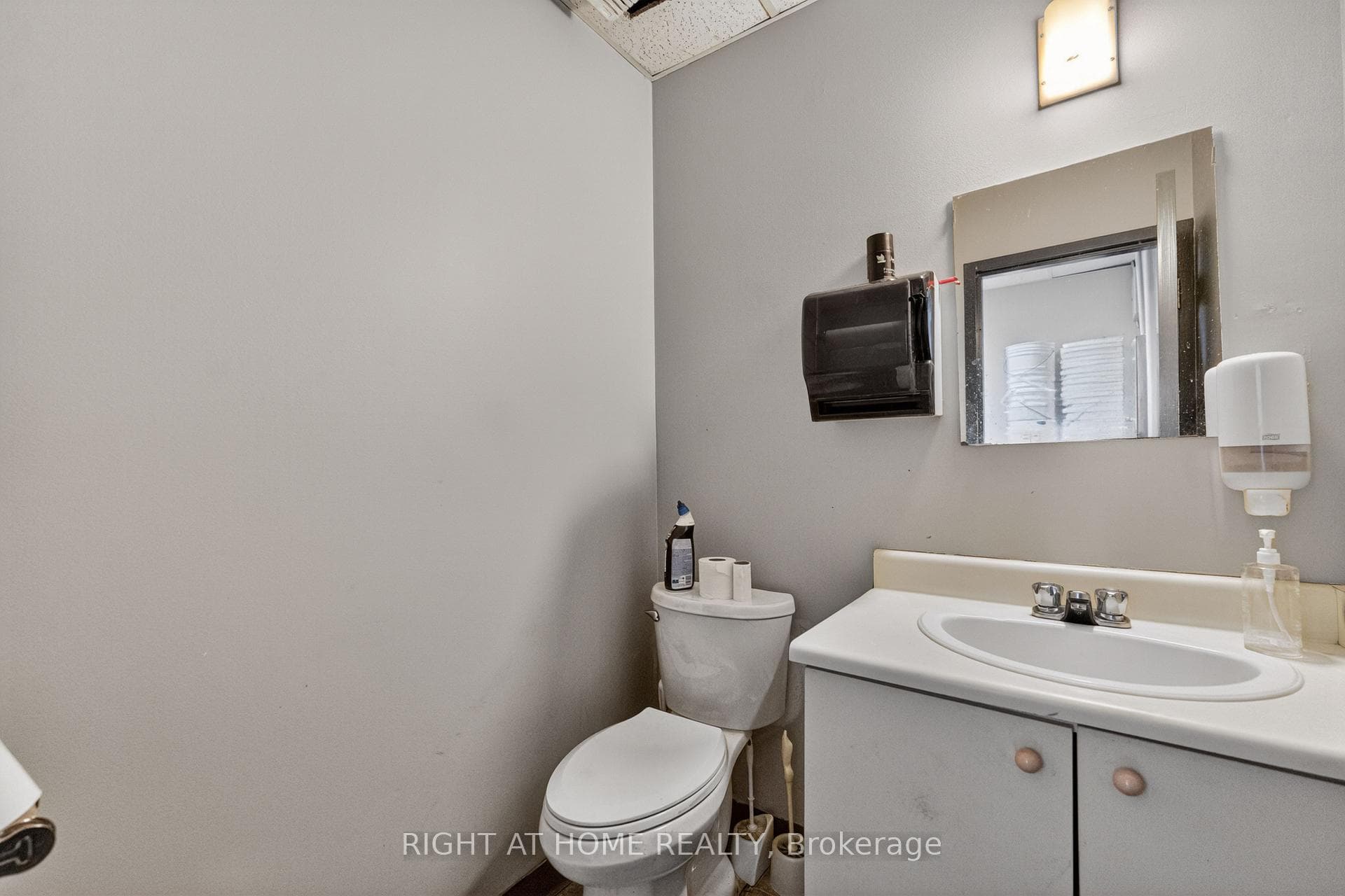 5370 CANOTEK Road Unit 1 photo 22