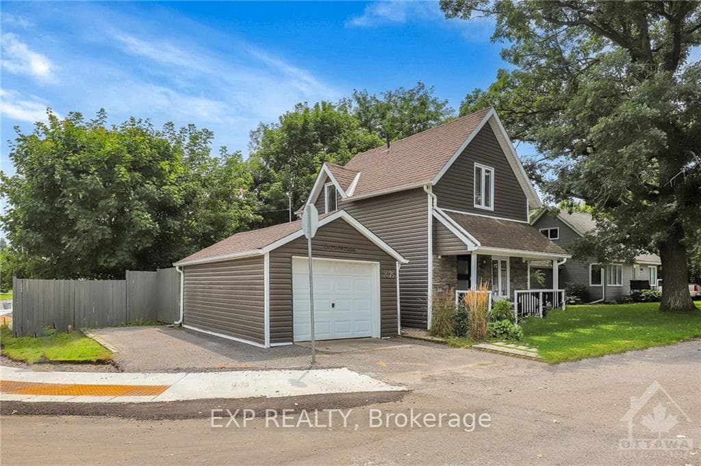 1076 RICHARD Street photo 3
