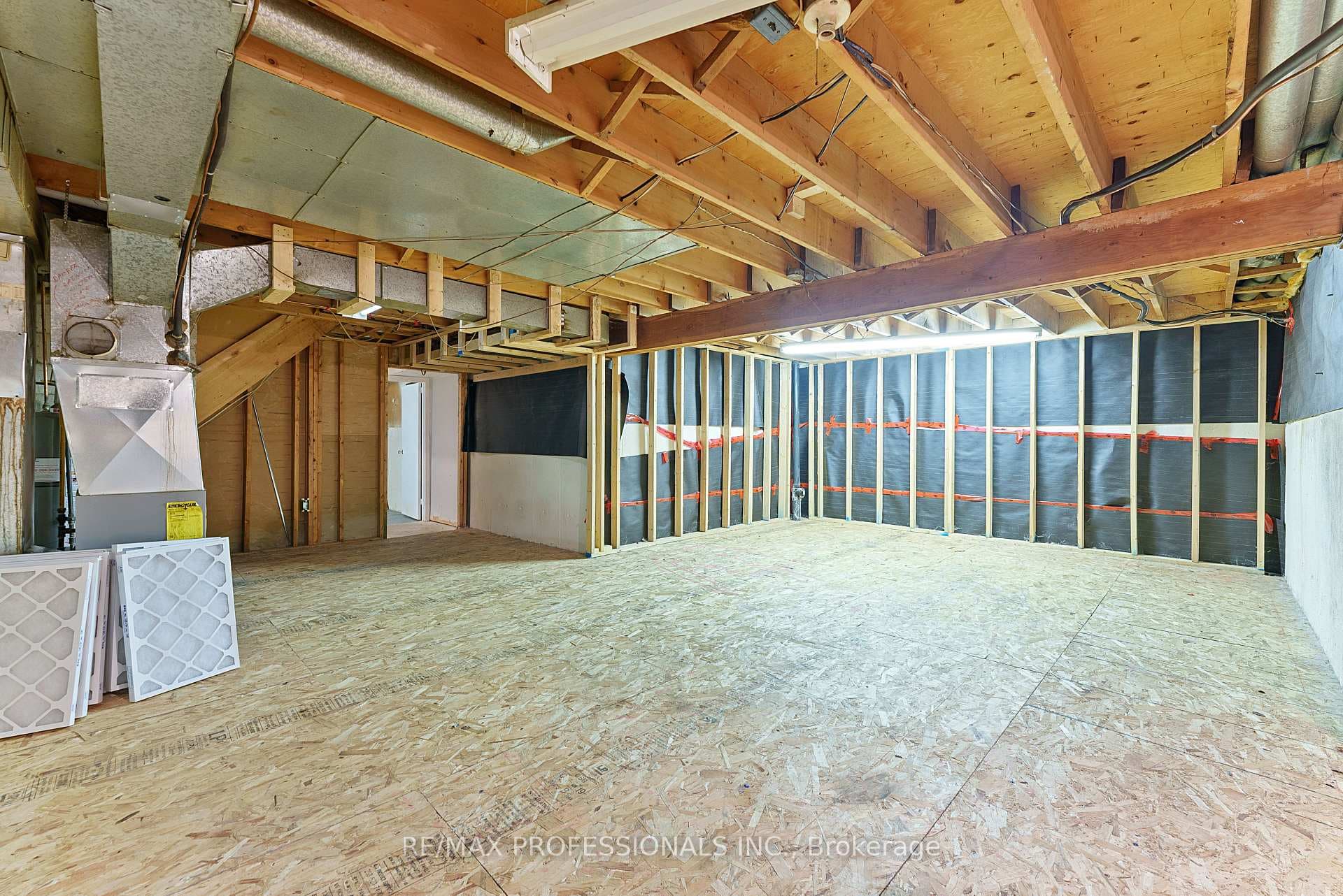 4195 Taffey Crescent photo 34