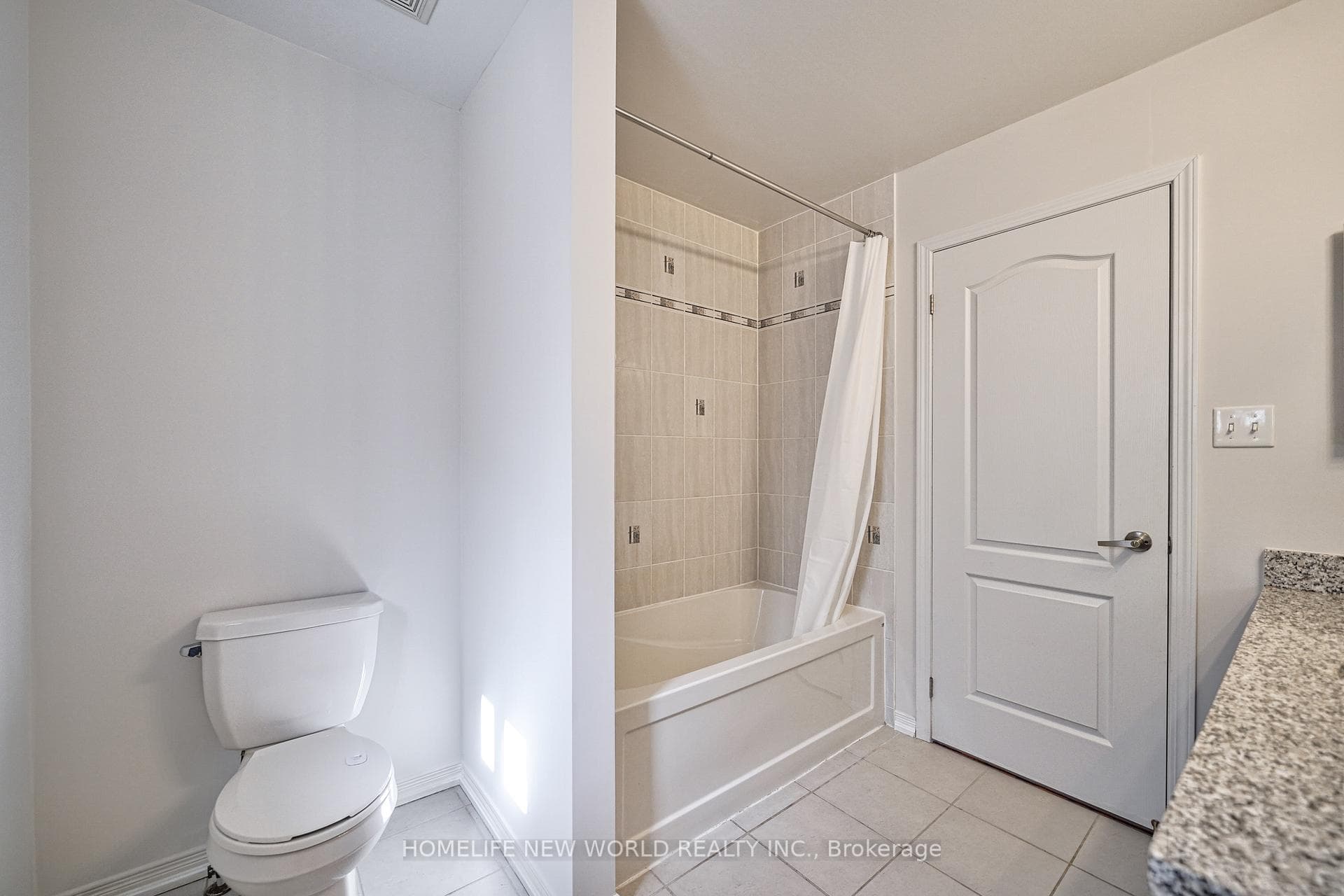 1402 Kellough Street photo 21