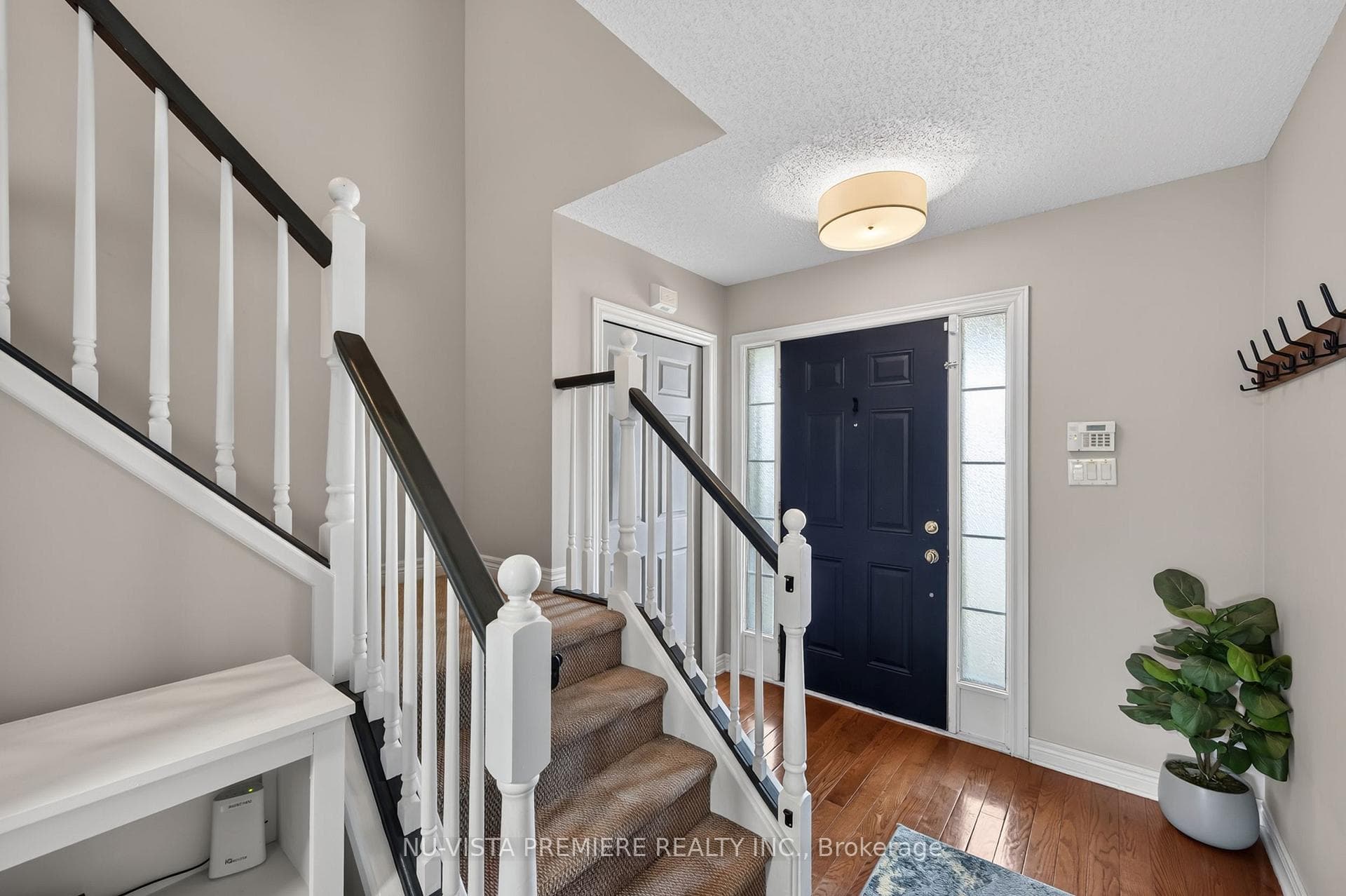 1582 Chelton Place photo 8