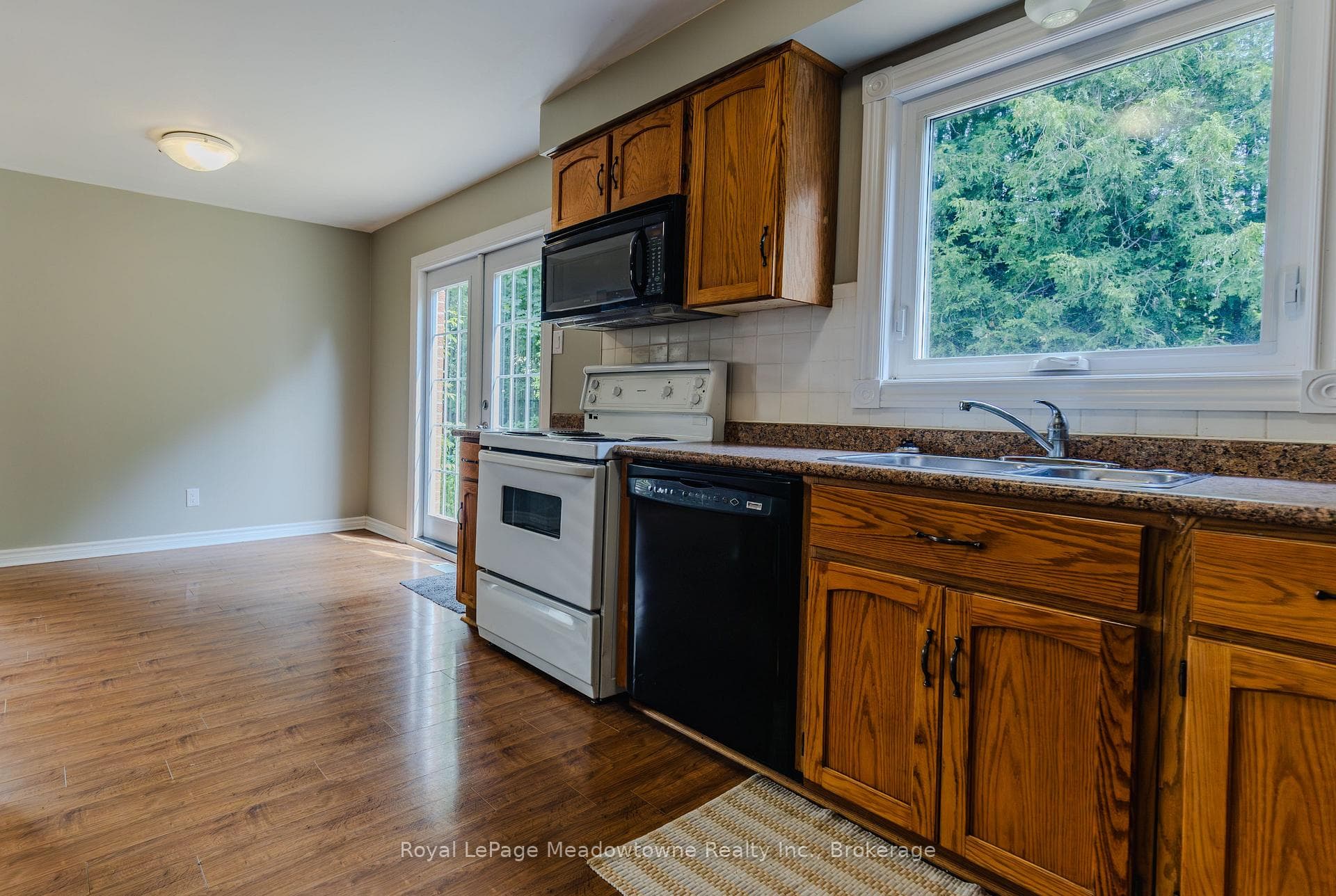 301 Woodlawn Crescent photo 13