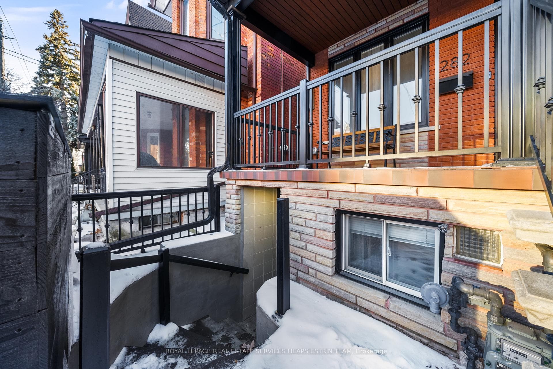 282 Palmerston Avenue Unit Lower photo 2