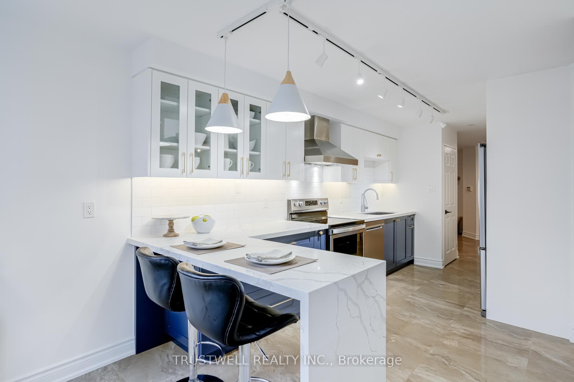 280 Simcoe Street Unit 1102 photo 8