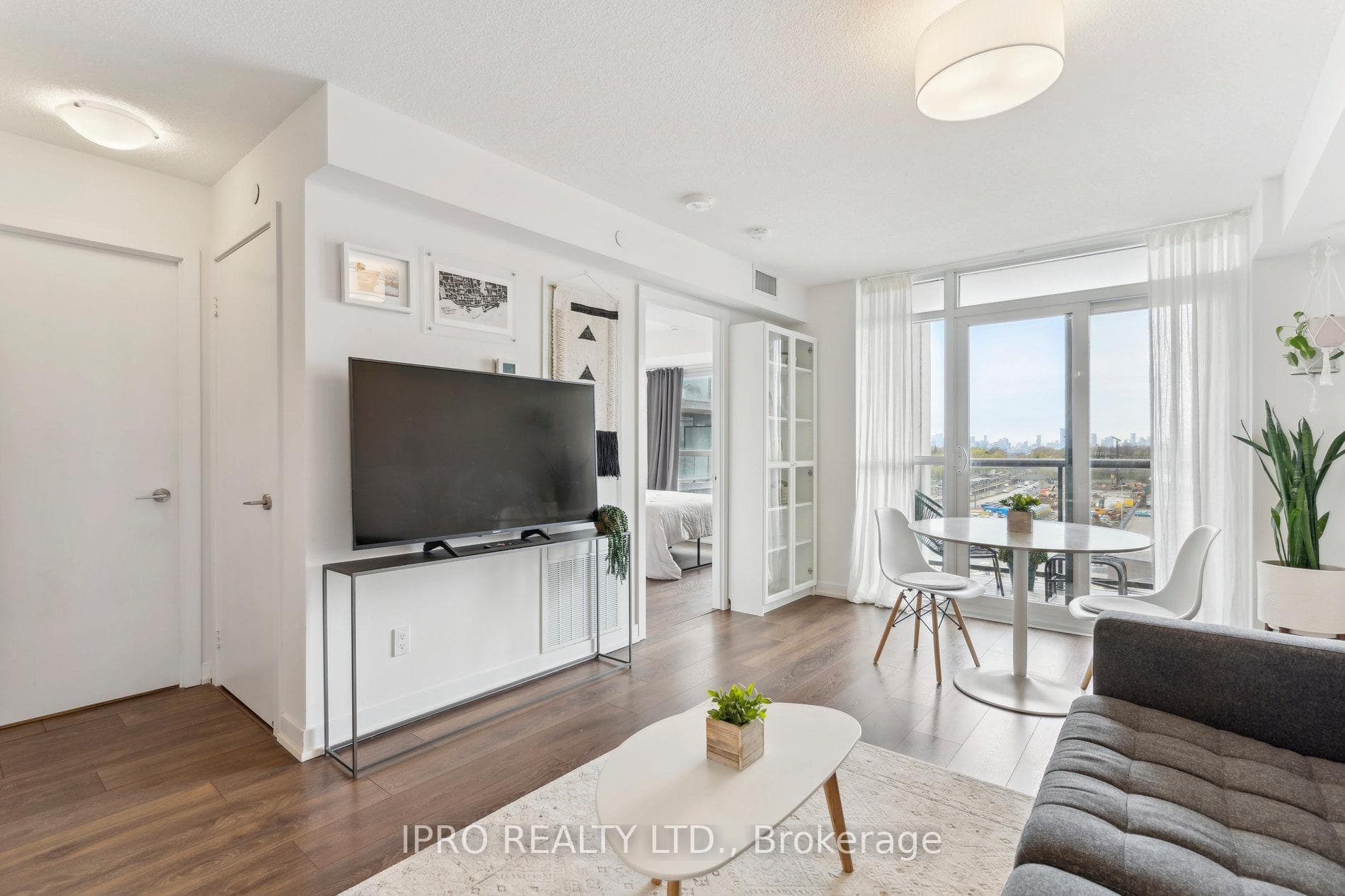 8 Trent Avenue Unit 702 photo 6