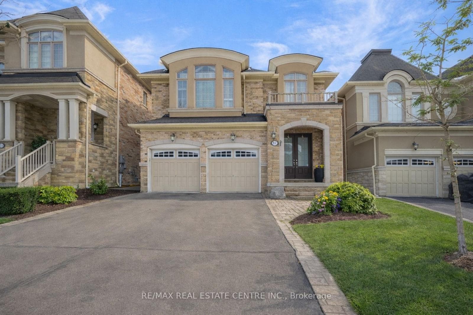 19 Mediterranean Crescent photo 1