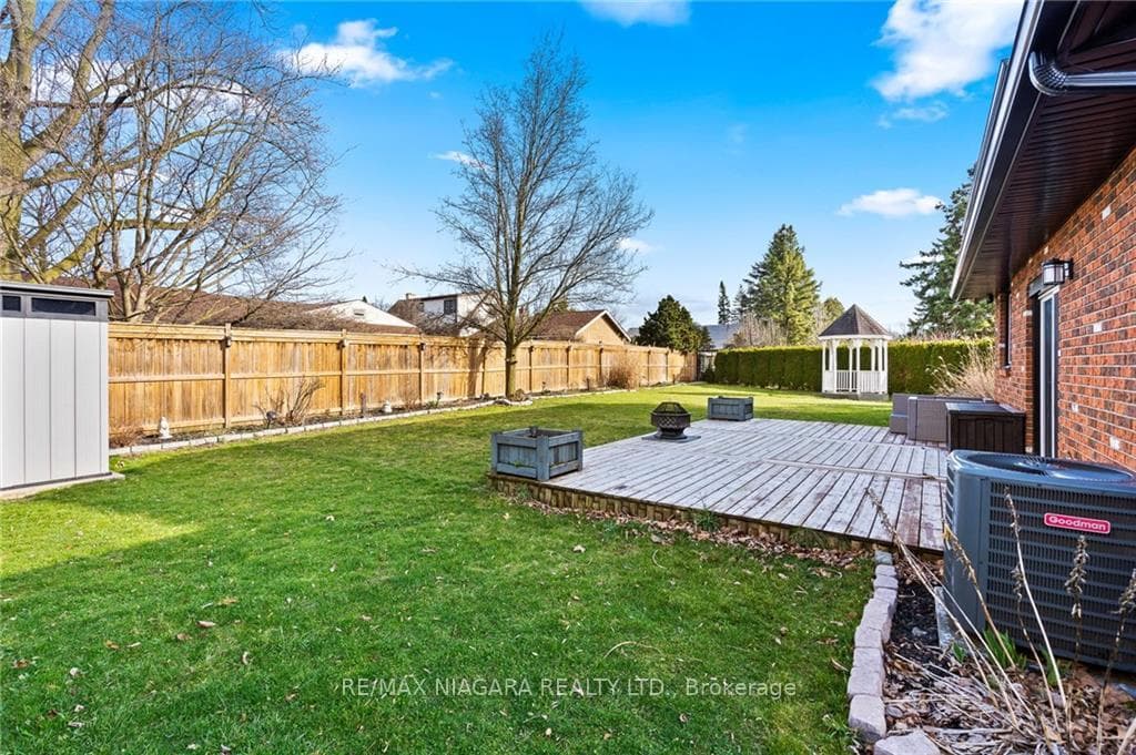 7096 Brian Crescent photo 7