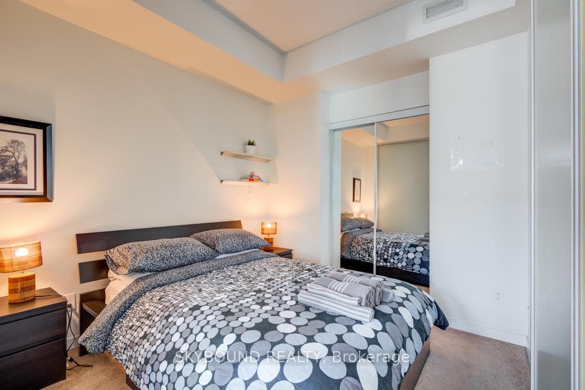 55 Bremner Boulevard Unit 2709 photo 11