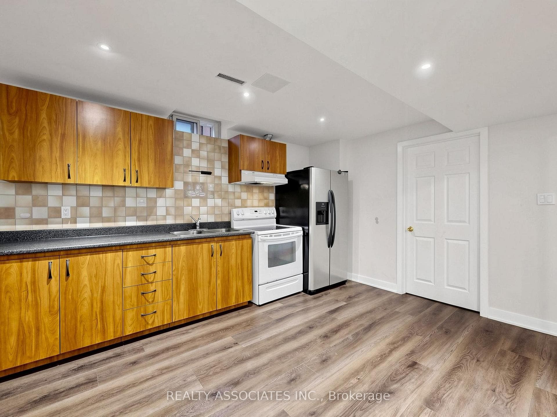96 Zinnia Place photo 32