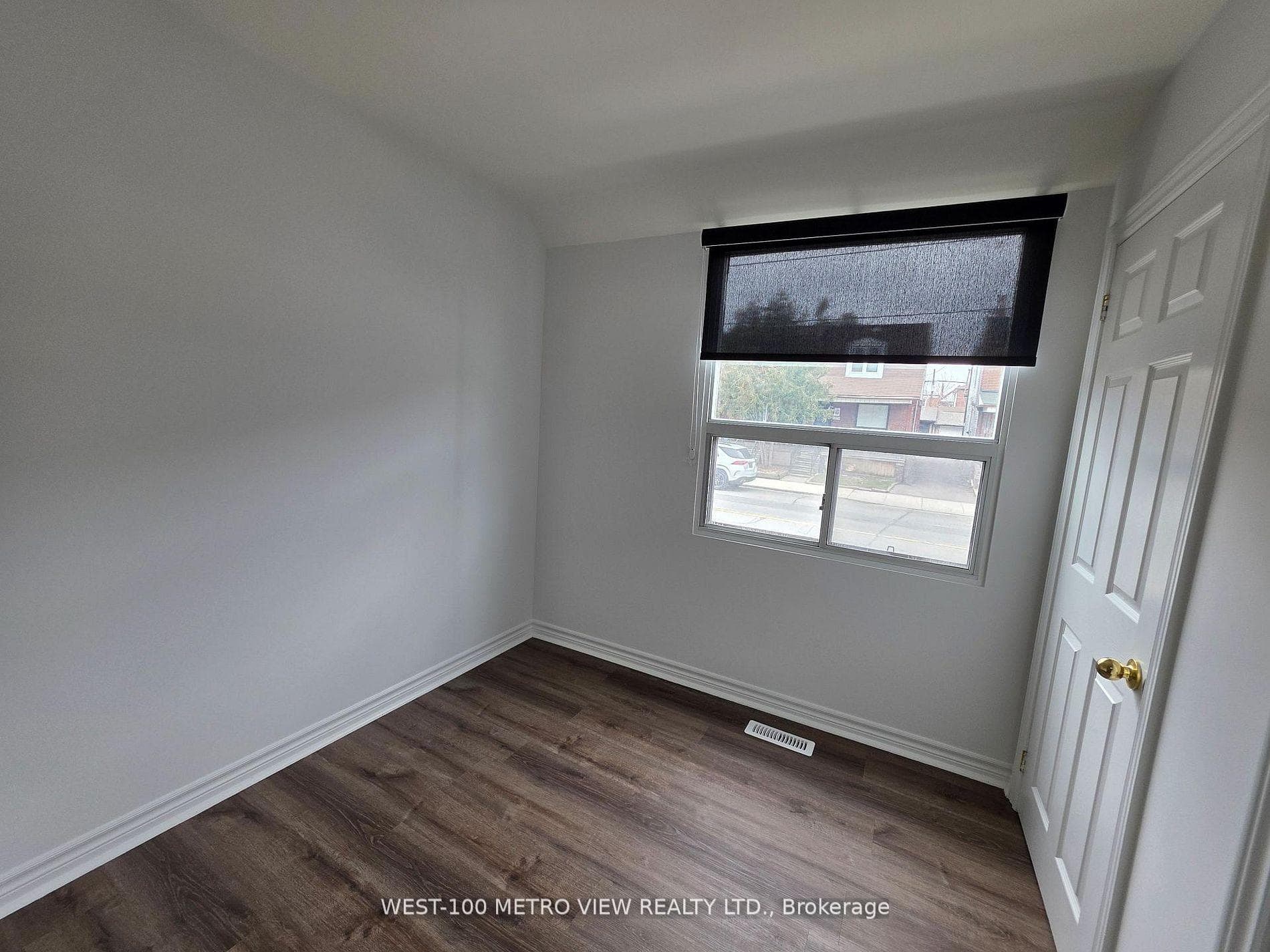 1075 Dufferin Street photo 6
