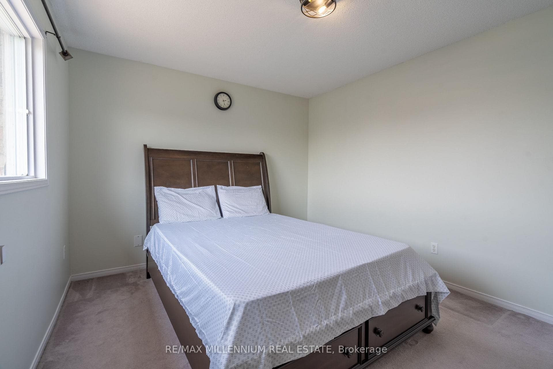2 Rundle Crescent photo 18