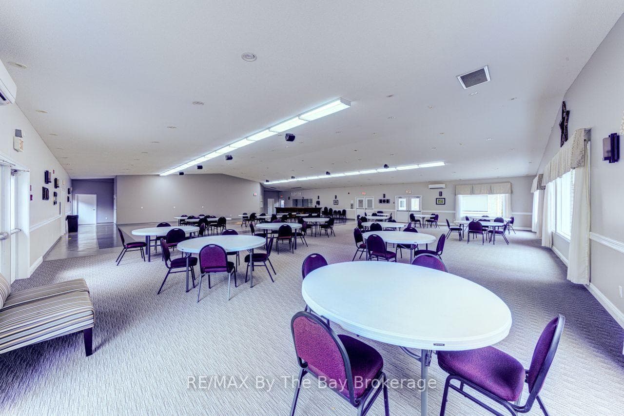 85 THEME PARK Drive Unit 92 photo 24