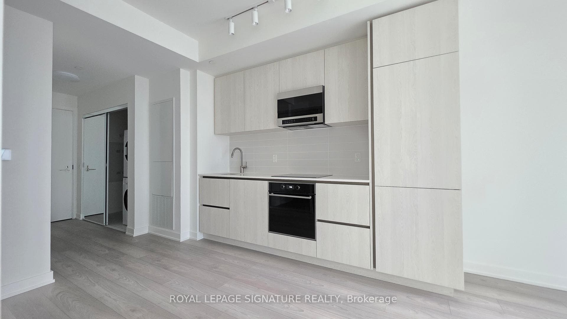 110 Broadway Avenue Unit 1404 photo 5