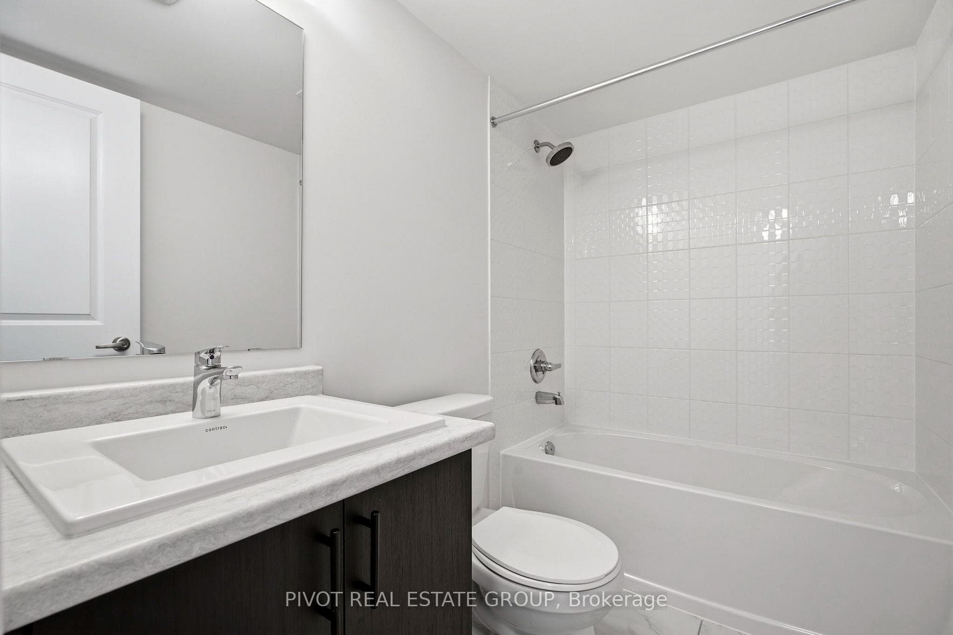 2752 Lawrence Avenue photo 8